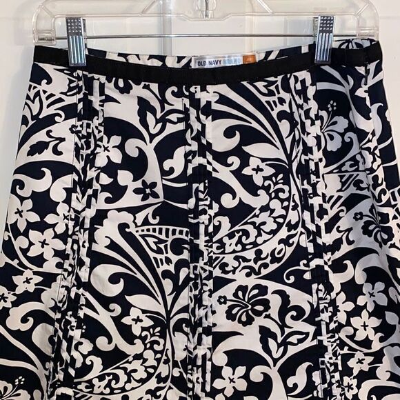 🔥3/$20🔥 Old Navy black and white cotton skirt size 4 - Picture 2 of 9
